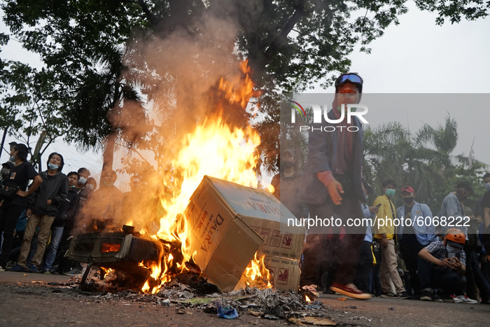 Student Demonstrations In Palembang Against The Omnibus Law Ended In Chaos With The Indonesian Police