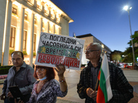 Protesters seen in Burgas city center.
Bulgarians have been demonstrating in Sofia and around the country for 99 evenings in a row, demandin...