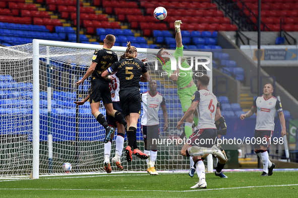 Bolton Wanderers' Billy Crellin ands Oldham Athletic's Tom Hamer and Carl Piergianni in action during the Sky Bet League 2 match between Bol...