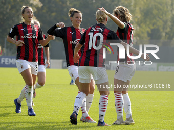 Natasha Khalila Dowie of AC Milan celebrates with team-mates after scoring the his second goal during the Women Serie A match between AC Mil...