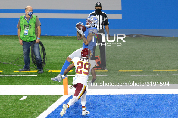 Detroit Lions wide receiver Marvin Jones (11) catches a pass for a touchdown during the first half of an NFL football game against the Washi...