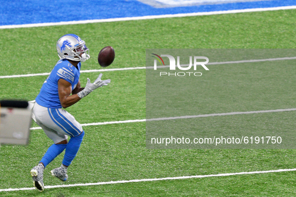 Detroit Lions wide receiver Marvin Hall (17) catches a pass for a touchdown during the first half of an NFL football game against the Washin...
