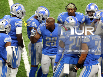 Strong safety Duron Harmon (26) of the Detroit Lions talks with teammates before the first half of an NFL football game between the Washingt...