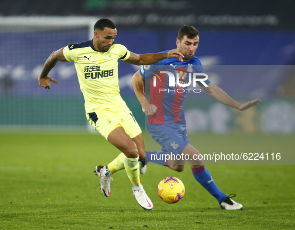 L-R Newcastle United's Callum Wilson and Crystal Palace's James McArthurduring Premiership between Crystal Palace and Newcastle United at Se...