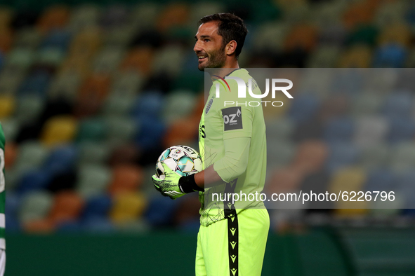 Sporting's goalkeeper Antonio Adan in action during the Portuguese League football match between Sporting CP and Moreirense FC at Jose Alval...