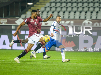 Fabio Quagliarella of UC Sampdoria and Gleison Bremer of Torino FCduring the Serie A match between Torino FC and UC Sampdoria at Stadio Olim...