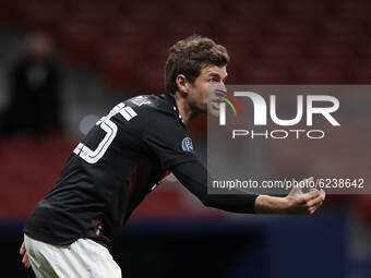 Thomas Muller of Bayern gives instructions during the UEFA Champions League Group A stage match between Atletico Madrid and FC Bayern Muench...