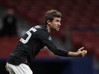 Thomas Muller of Bayern gives instructions during the UEFA Champions League Group A stage match between Atletico Madrid and FC Bayern Muench...