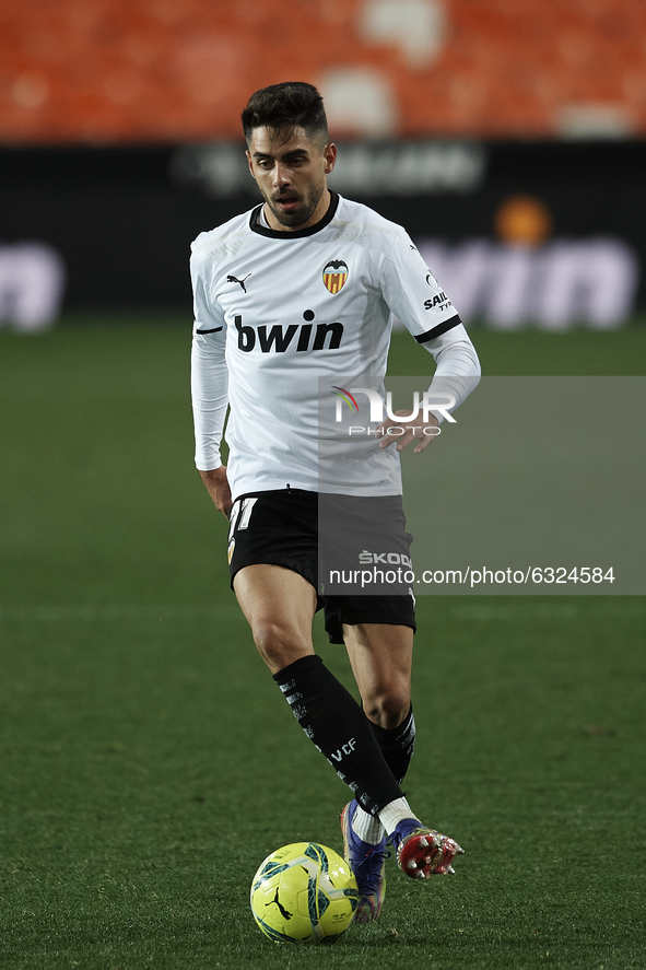 Ruben Sobrino of Valencia controls the ball during the La Liga Santander match between Valencia CF and Cadiz CF at Estadio Mestalla on Janua...