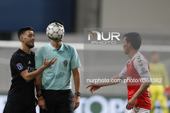 Funny moment envolving Pizzi, Referee Fábio Veríssimo and Abel Ruiz during the Allianz Cup semi final game between SL Benfica and Braga, at...