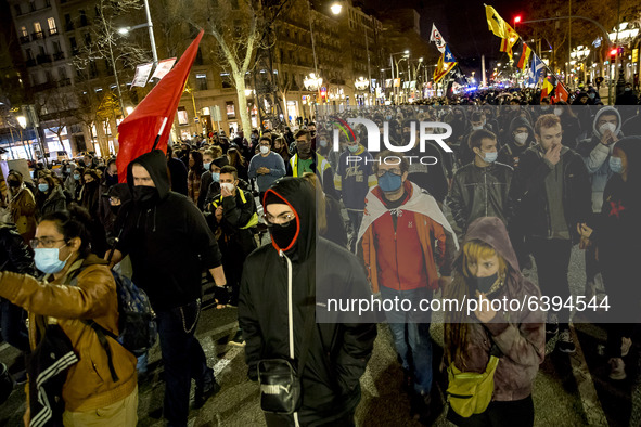 Protesters in the streets of Barcelona with clashes against police, against the imprisonment order of rap singer Pablo Hasel, who will have...