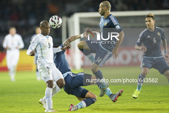 LA SERENA, June 17, 2015 () -- Javier Mascherano (R) of Argentina vies for the ball with Diego Rolan (L) of Uruguay during the Group B match...