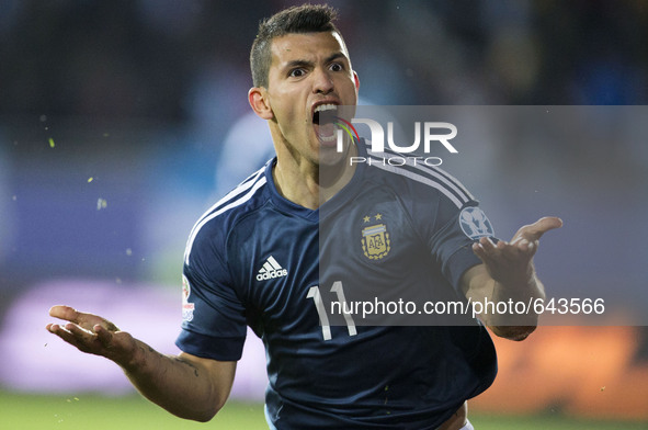 (150617) -- LA SERENA, June 17, 2015 () -- Sergio Aguero of Argentina celebrates during the Group B match against Uruaguay at the 2015 Ameri...