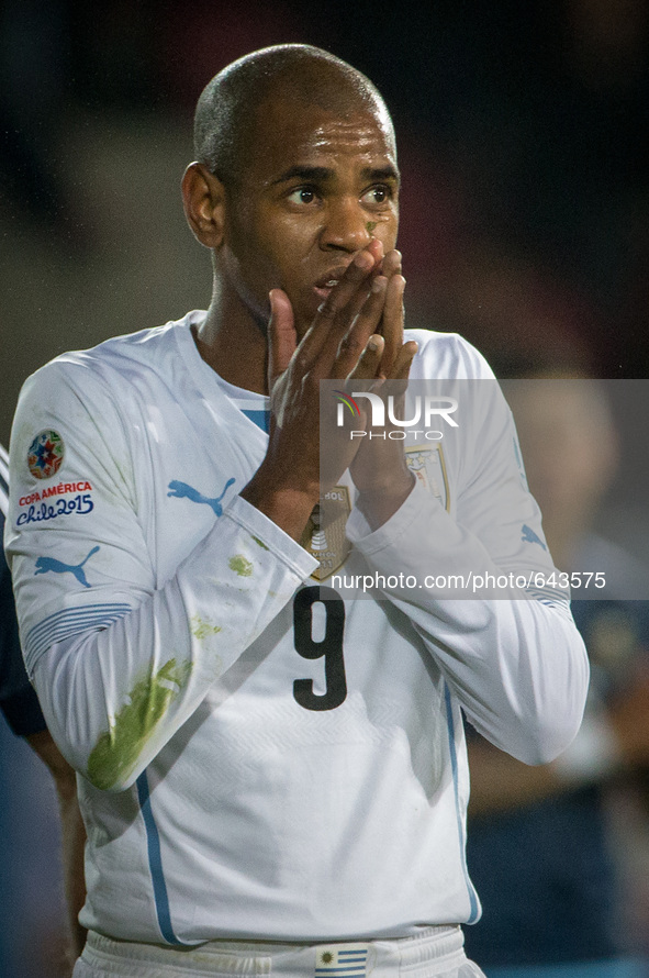 (150617) -- LA SERENA, June 17, 2015 () -- Diego Rolan of Uruguay reacts during the Group B match against Argentina at the 2015 American Cup...