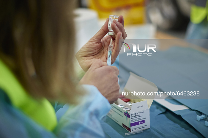 Vaccines For Education Professionals And Teachers Begin In Granada