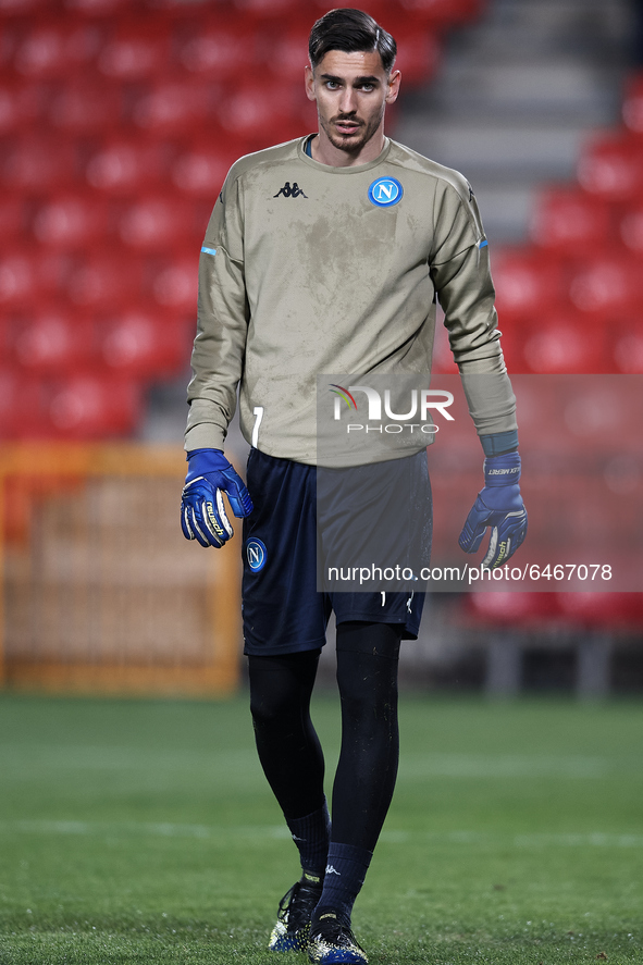 Alex Meret of Napoli during the warm-up before the UEFA Europa League Round of 32 match between Granada CF and SSC Napoli at Estadio Nuevo l...