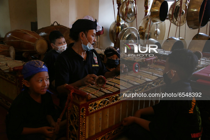  Traditional Wayang Kulit Culture