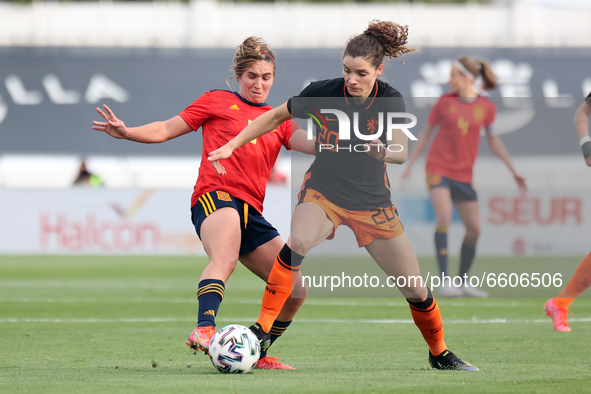 Mariona Caldentey of Spain in action with Dominique Janssen of Netherlands during the International Friendly Women match between Spain v Net...