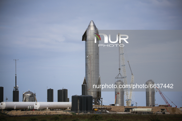 Starship SN15 seen with both GSE tanks on Monday, April 19th at SpaceX's South Texas Launch Site in Boca Chica, Texas.  
