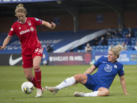 Carolin Simon (Bayern Munich) and Pernille Harder (Chelsea FC) battle for the ball during the 2020-21 UEFA Women’s Champions League fixture...