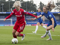 Hanna Glas (Bayern Munich) controls the ball during the 2020-21 UEFA Women’s Champions League fixture between Chelsea FC and Bayern Munich a...