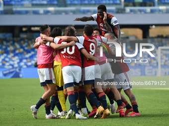 Players of Cagliari Calcio celebrates after scoring 1-1 during the Serie A match between SSC Napoli and Cagliari Calcio at Stadio Diego Arma...