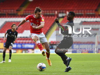  Alex Gilbey of Charlton Athletic battles for possession with Tayo Edun of Lincoln City during the Sky Bet League 1 match between Charlton A...