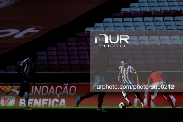 Luis Diaz of FC Porto (2nd R ) vies with Diogo Goncalves of SL Benfica  during the Portuguese League football match between SL Benfica and F...