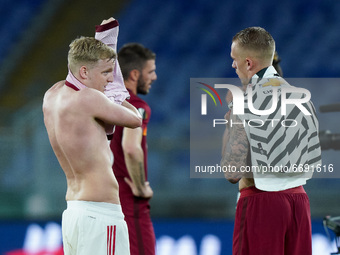 Donny van de Beek of Manchester United swaps his shirt with Rick Karsdorp of AS Roma during the UEFA Europa League Semi-Final match between...