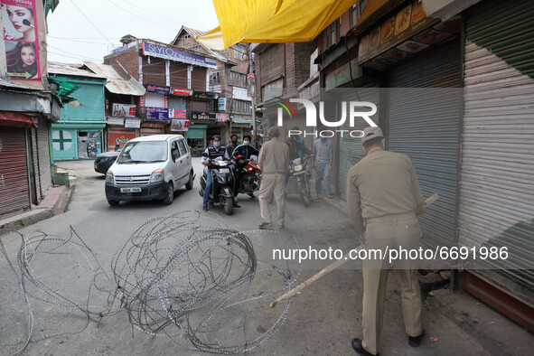 Indian police forces stop civilian traffic outside Kashmir's grand mosque during Covid-19 lockdown on the last friday of Ramadan in Srinagar...