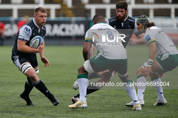    Callum Chick of Newcastle Falcons takes on Albert Tuisue during the Gallagher Premiership match between Newcastle Falcons and London Iris...
