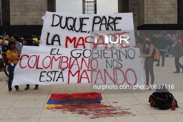 Colombians women hold a placard while joins a demonstration at Monument of Revolution to protest against the repression and killings in Colo...