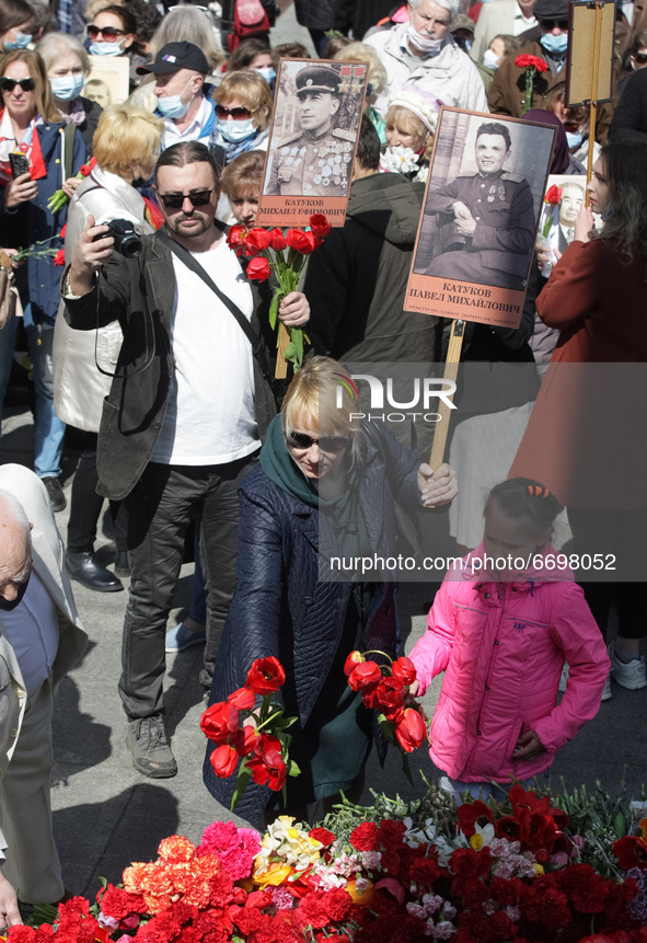 People  lay flowers to the Monument of Eternal Glory on the Tomb of the Unknown Soldier, during the Victory Day celebration amid the Covid-1...