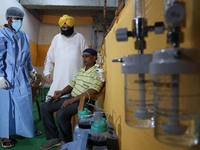  Volunteers treat patients suffering from Covid-19 with free oxygen during IHA Foundation with the support of Gurdwara Behala have organised...