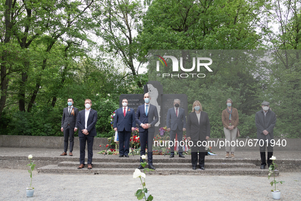 Silent remembrance at the commemoration of the 76th anniversary of the liberation at the Memorial cemetery at the Maschsee in Hanover on May...