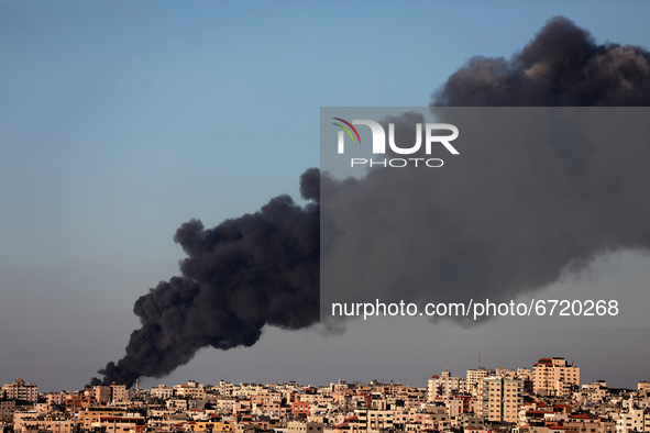 Smoke rises amid a flare-up of Israeli-Palestinian violence, in Gaza May 15, 2021. 