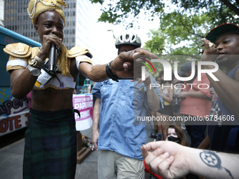 New York City mayoral candidate Paperboy The Prince speaks and sings to a group of people near City Hall on June 6, 2021 in New York City US...
