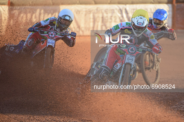  Richie Worrall (Yellow) is sprayed with dirt from the heat leader as he leads Brady Kurtz  (White) and Broc Nicol  (Blue) during the SGB Pr...