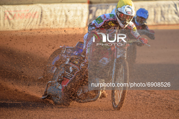 Richie Worrall (Yellow) is sprayed with dirt from the heat leader as he leads Brady Kurtz  (White) and Broc Nicol  (Blue) during the SGB Pr...