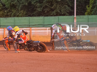   Sam Masters  (Blue) leads Dan Bewley  (White), Steve Worrall  (Yellow) and Nick Morris  (Red)during the SGB Premiership match between Wolv...