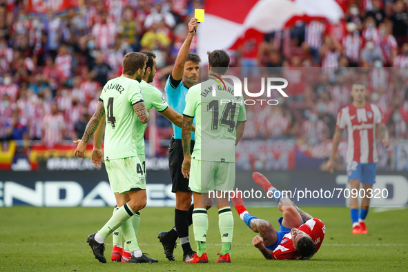 Referee sowhs Yellow card to Dani Garcia of Athletic Club during the La Liga match between Atletico de Madrid and Athletic Club Bilbao at Wa...