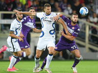 Edin Dzeko of FC Internazionale and Matija Nastasic of ACF Fiorentina compete for the ball during the Serie A match between ACF Fiorentina a...