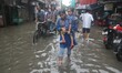 The water luggage’s KOlkata Amar Street    under heavy rain from Cyclone Komen in Kolkata...