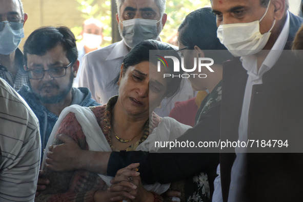 Family members of slain chemist ML Bindroo who was killed by unknown gunmen wail next to his dead body in Srinagar, Indian Administered Kash...