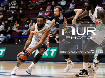 Sergey Karasev (C) of Zenit in action against Darrun Hilliard (L) and Othello Hunter of Bayern during the EuroLeague Basketball match betwee...