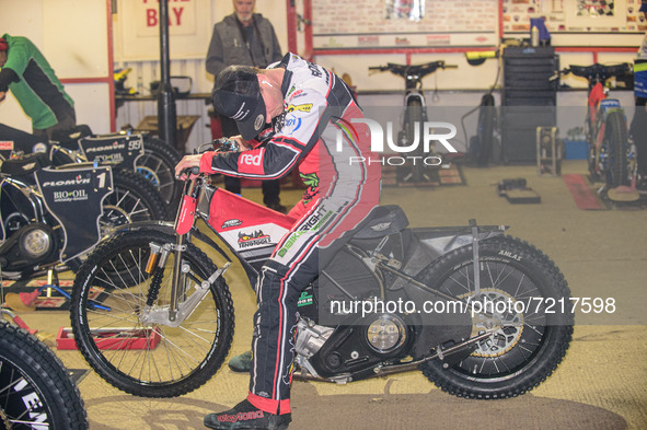 
Richie Worrall prepares his machine during the SGB Premiership Grand Final 2nd leg between Peterborough and Belle Vue Aces at East of Engla...