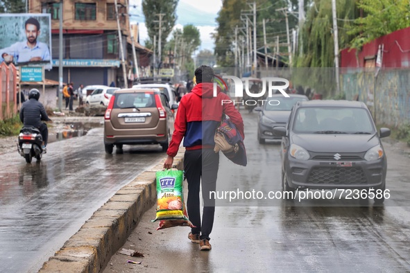 After the attack on Non-Local Workers in Kashmir's Kulgam, Rahul Kumar From Bihar with some blankets walks towards a High Security accommoda...