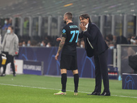 Simone Inzaghi Head Coach of FC Internazionale talks to Marcelo Brozovic of FC Internazionale during the UEFA Champions League 2021/22 Group...