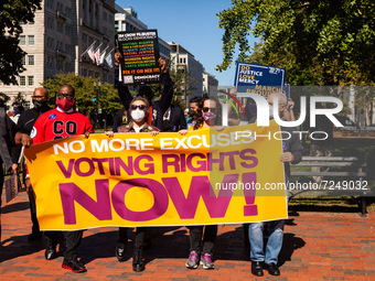 Rev. Jamaal Bryant, Alyssa Milano, Jana Morgan, and Rabbi David Saperstein lead the march during a civil disobedience action for voting righ...