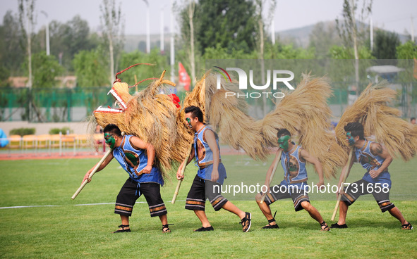 ORDOS, Aug 13, 2015 () -- Athletes from southwest China's Guizhou Province perform dragon dancing during the 10th National Traditional Games...